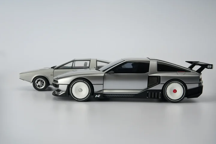 Hyundai N Vision 74와 Pony Coupe 모델 이미지 3