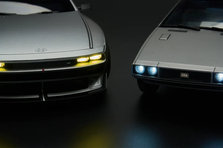 Hyundai N Vision 74와 Pony Coupe 모델 이미지 1